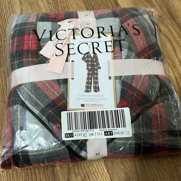 BNWT Victoria's Secret Grey/Red Flannel Long Pajama Set - M Long - Picture 3 of 3